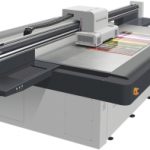 10 Beneficii ale Printarii cu Imprimantele UV Flatbed Pentru Firmele de Productie Publicitara